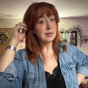 Meet your Posher, Elizabeth